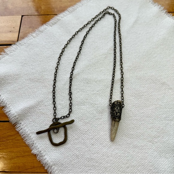Brutalist Style Fake Bone Pendant Necklace. - Picture 5 of 5